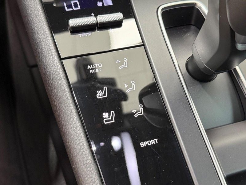 2025 Porsche Macan AWD