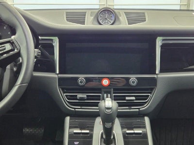 2025 Porsche Macan AWD