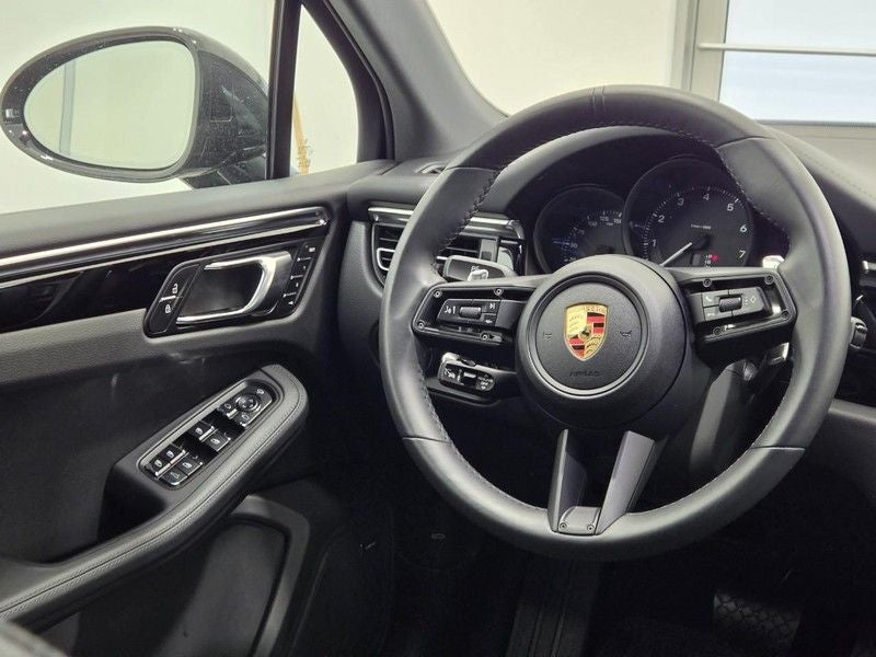 2025 Porsche Macan AWD