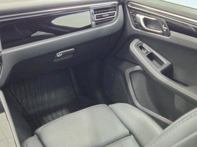 2025 Porsche Macan AWD