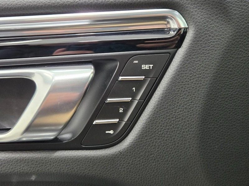 2025 Porsche Macan AWD