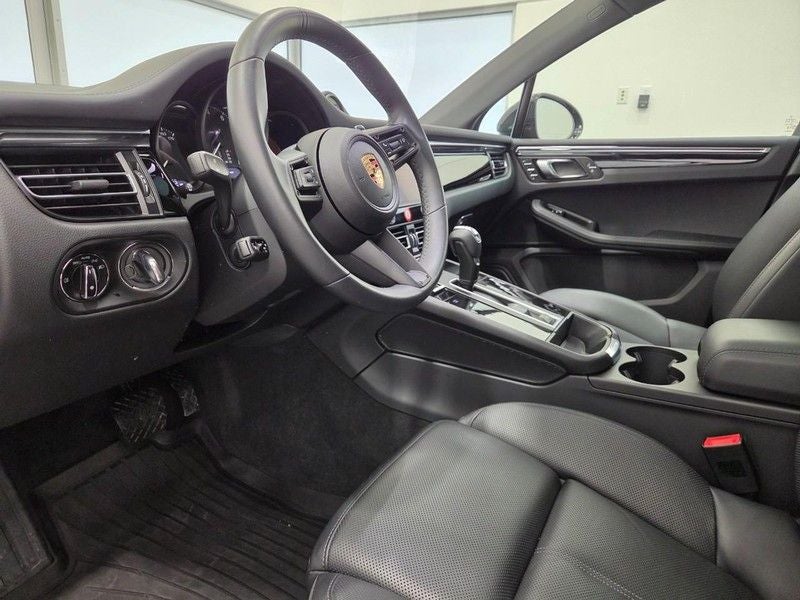 2025 Porsche Macan AWD