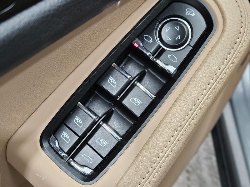 2025 Porsche Macan AWD