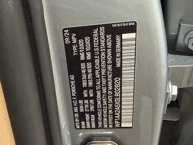 2025 Porsche Macan AWD