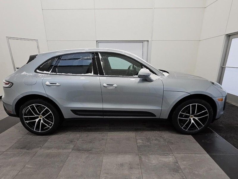 2025 Porsche Macan AWD
