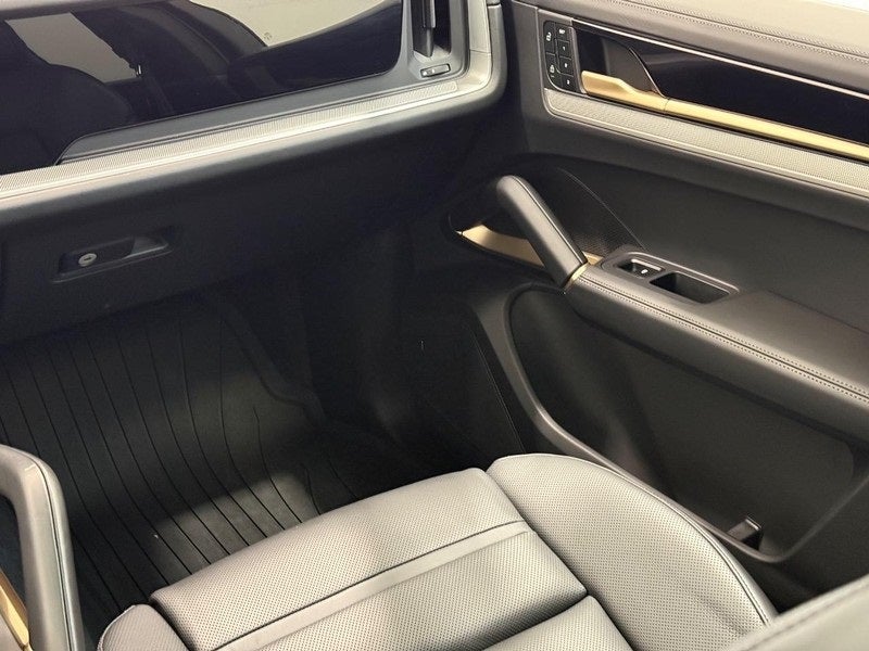 2025 Porsche Cayenne AWD