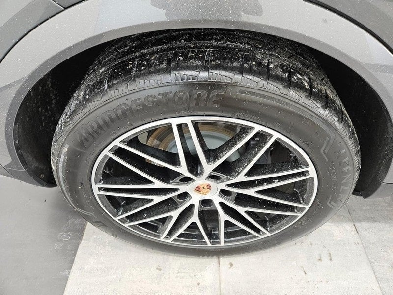 2025 Porsche Cayenne AWD