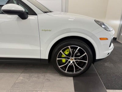 2022 Porsche Cayenne E-Hybrid Base