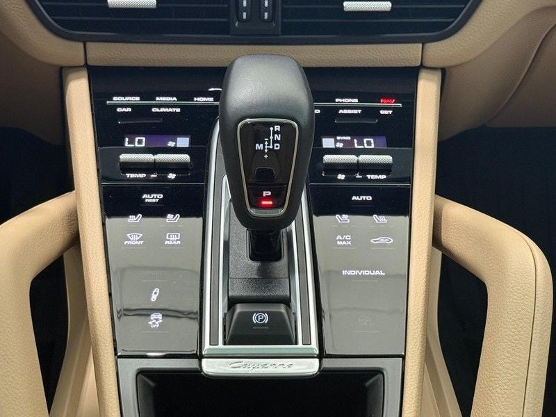 2022 Porsche Cayenne E-Hybrid Base