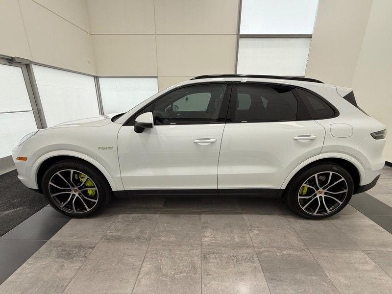 2022 Porsche Cayenne E-Hybrid Base