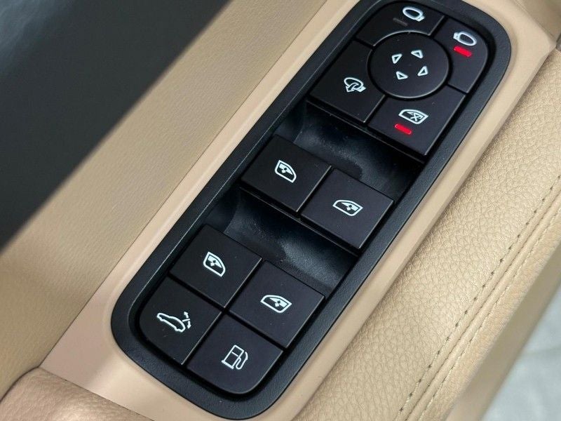 2022 Porsche Cayenne E-Hybrid Base