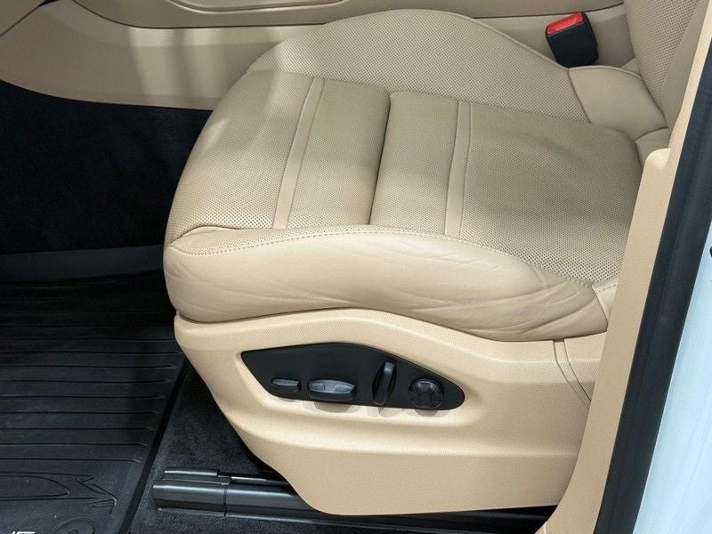 2022 Porsche Cayenne E-Hybrid Base