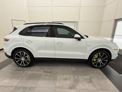 2022 Porsche Cayenne E-Hybrid Base