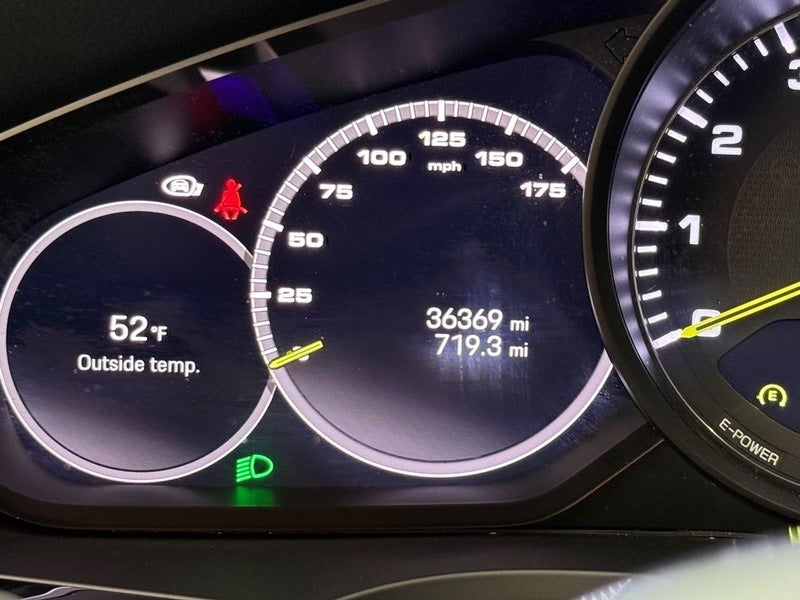 2022 Porsche Cayenne E-Hybrid Base