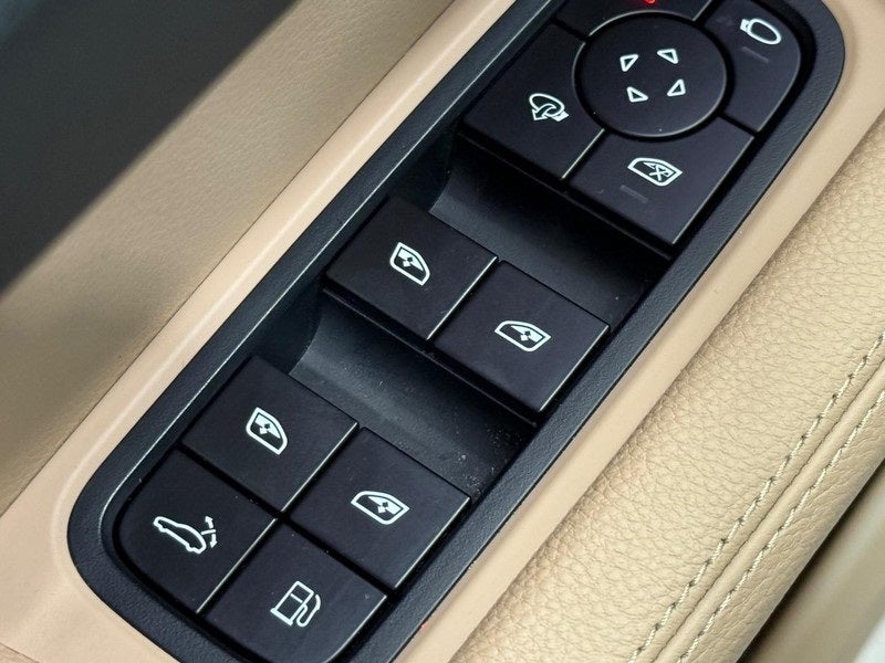 2022 Porsche Cayenne E-Hybrid Base