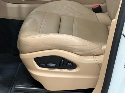 2022 Porsche Cayenne E-Hybrid Base