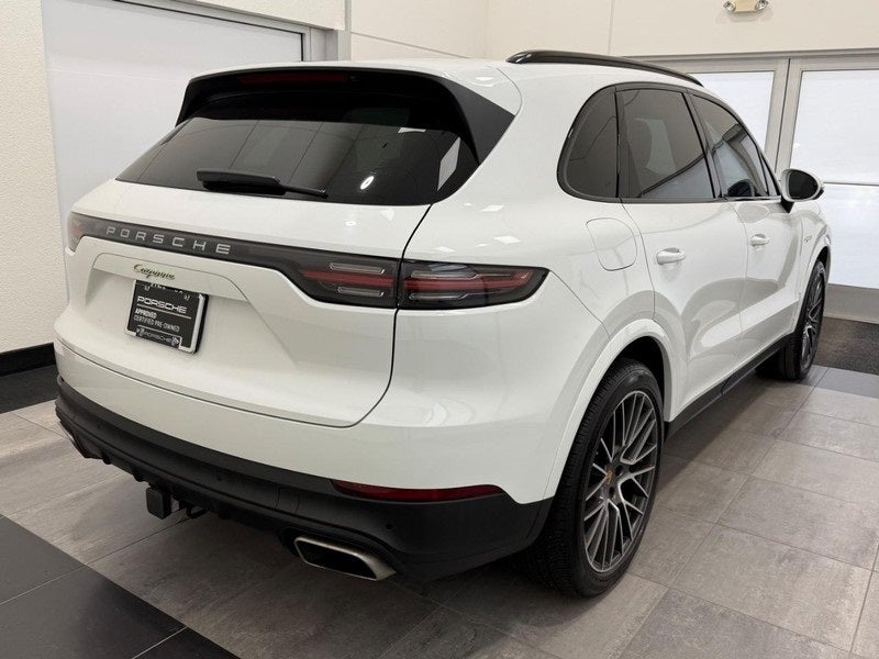2022 Porsche Cayenne E-Hybrid Base