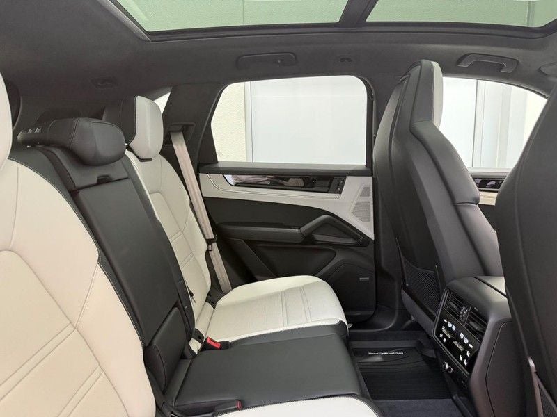 2025 Porsche Cayenne E-Hybrid Turbo
