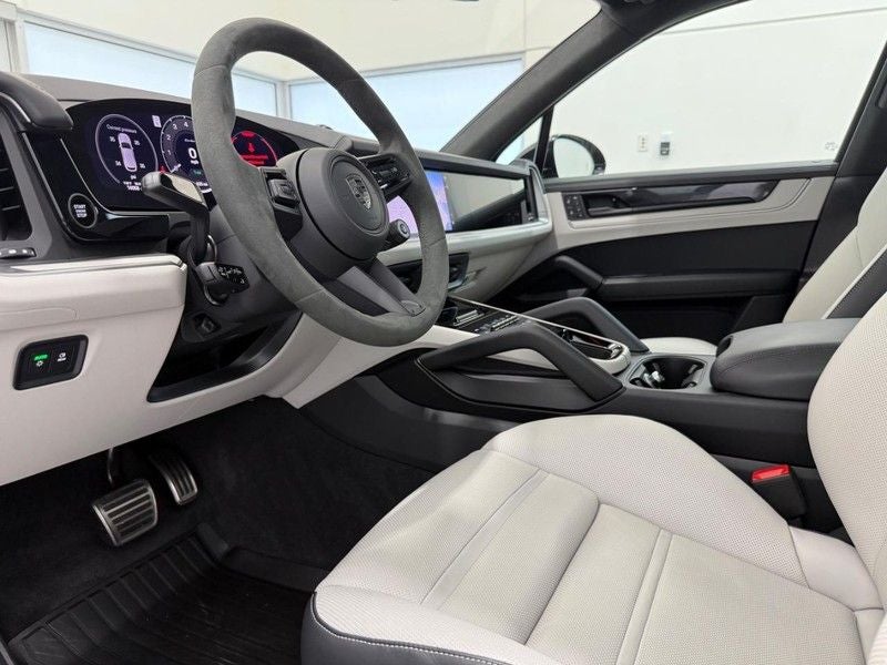 2025 Porsche Cayenne E-Hybrid Turbo